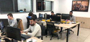 Algunos de los compañeros de Profile Sevilla trabajando en la oficina
